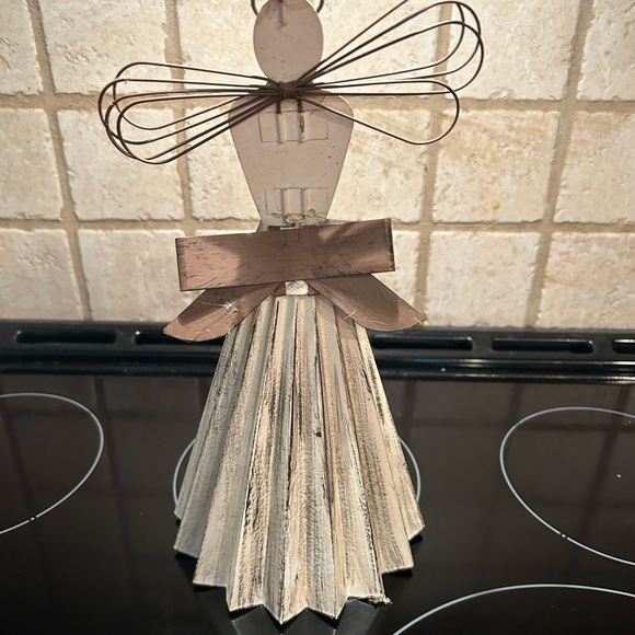 Rustic Metal Angel Figurine - Picture 5 of 6